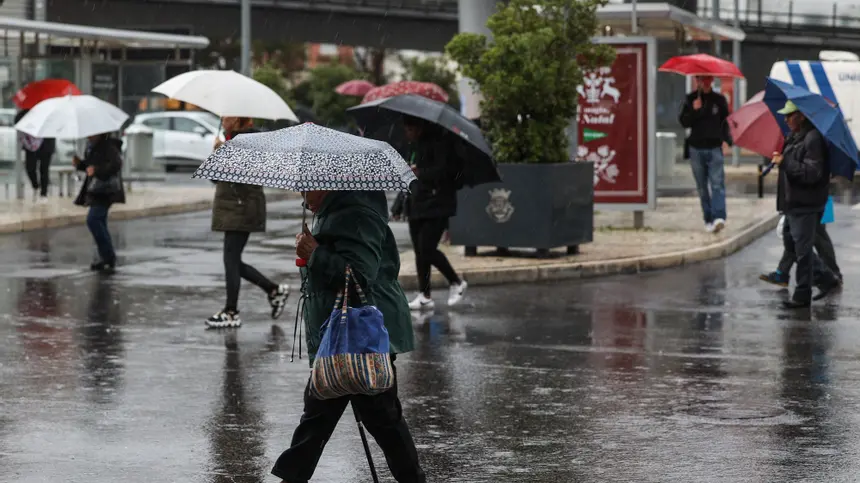 Previsão de Chuva Forte para as Regiões Norte e Centro: Quatro Distritos sob Aviso Amarelo nesta Sexta-feira